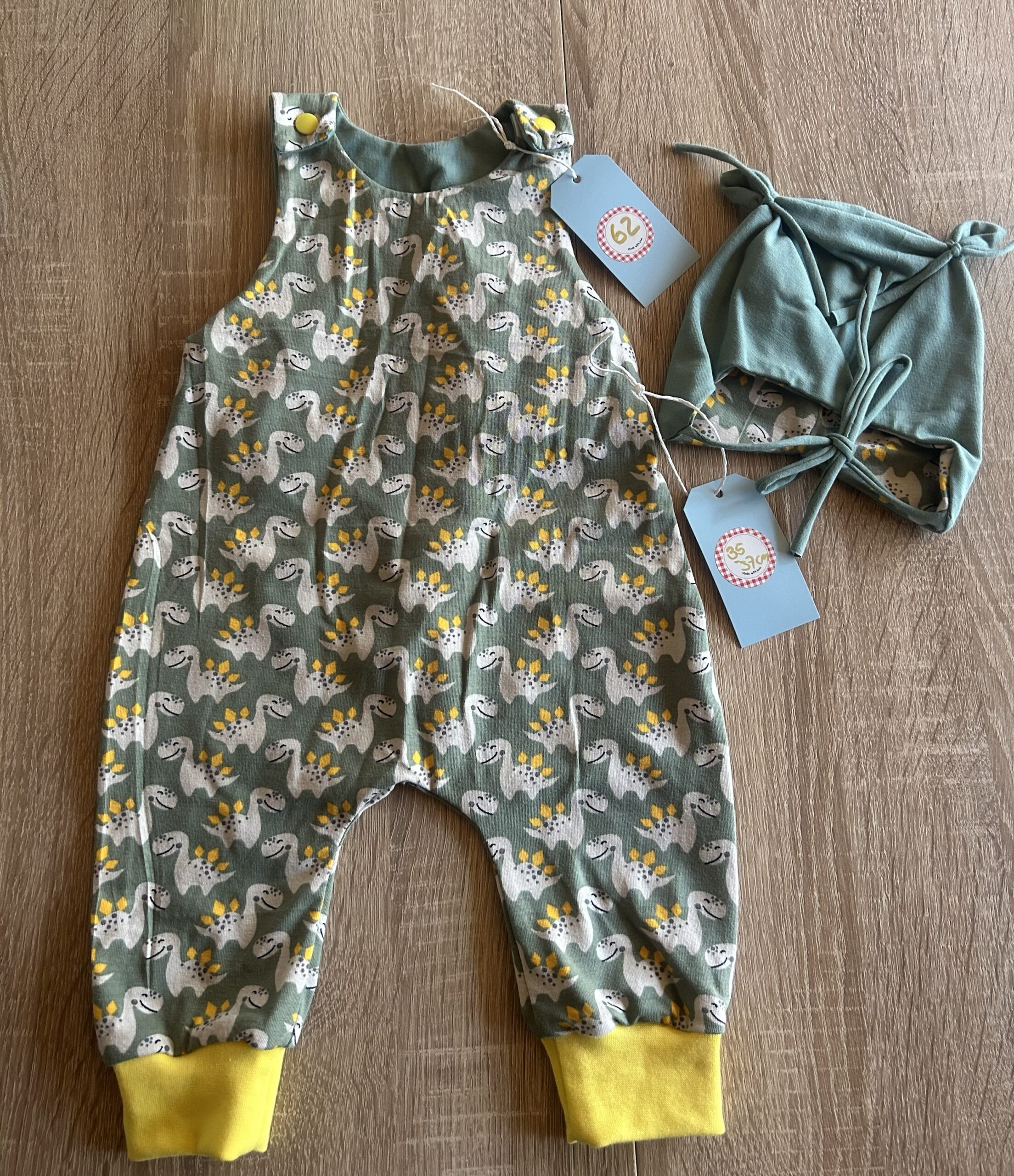 Strampler mit Mütze Gr 62